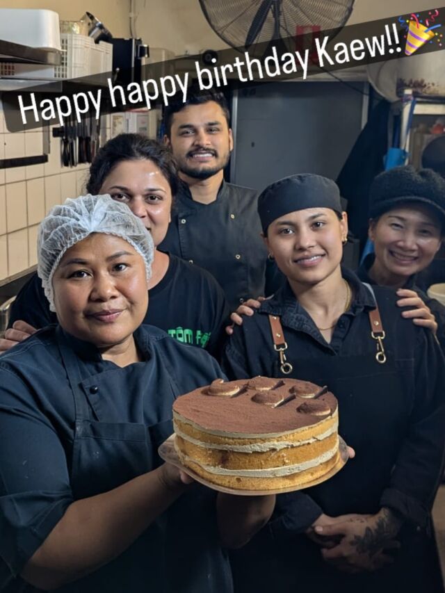 Some people cook.
She commands the wok station like a boss. 🔥👩‍🍳
Three woks going at once, new specials always coming, and never backing down from the heat.
Happy Birthday to our kitchen superstar, our Thai queen👸— thank you for bringing strength, creativity, and flavour every single day 🎉❤️