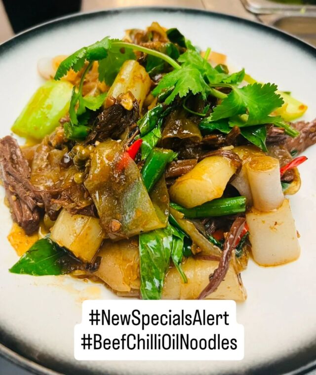 Rain outside, heat in the bowl 🌶️
Beef chilli oil noodles – slippery, spicy, soul-warming. Perfect for a night like tonight.

#TomPhat #BrunswickEats #MelbourneFoodie #AsianFusion #MelbourneEats #SouthEastAsianFlavours #MelbourneDinner #ComfortFood #RainyDayEats #SpicyNoodles #ColdWeatherCravings #WinterWarmers #BeefNoodles #ChilliOilNoodles #BrunswickNights #EatLocal #MelbourneFoodScene #SpicyFoodLovers